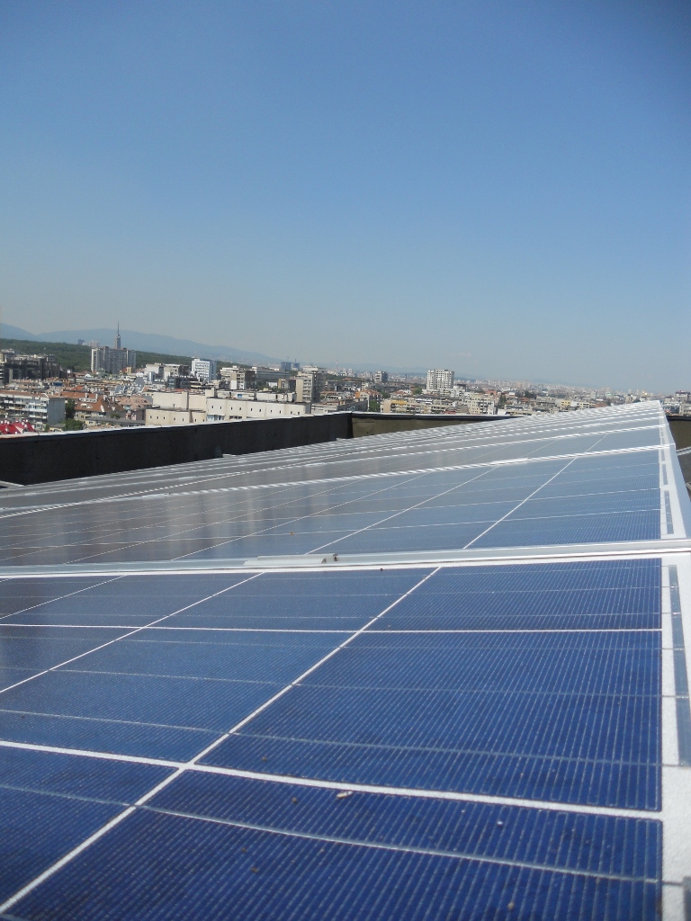28,2 kWp на покрива на жилищна сграда в София