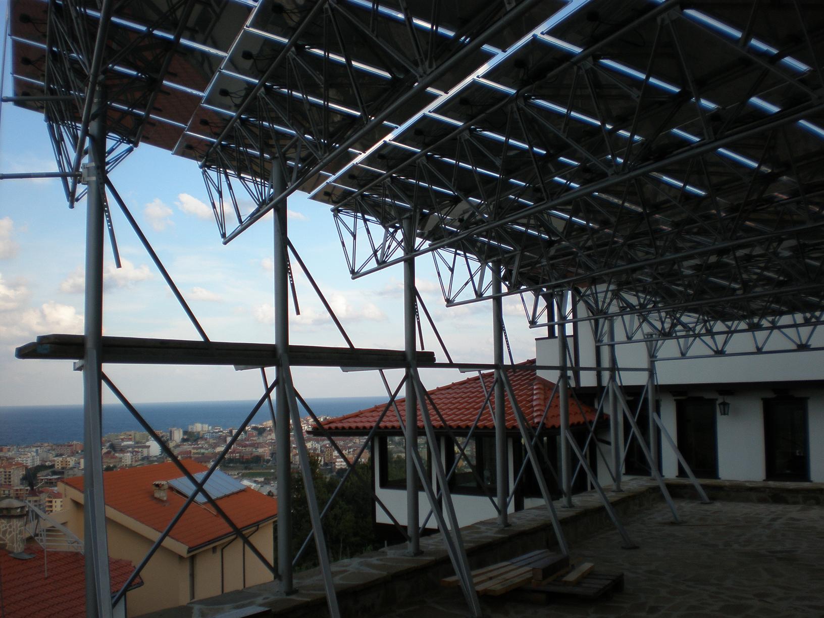 Фотоволтаична централа, изградена върху тераса